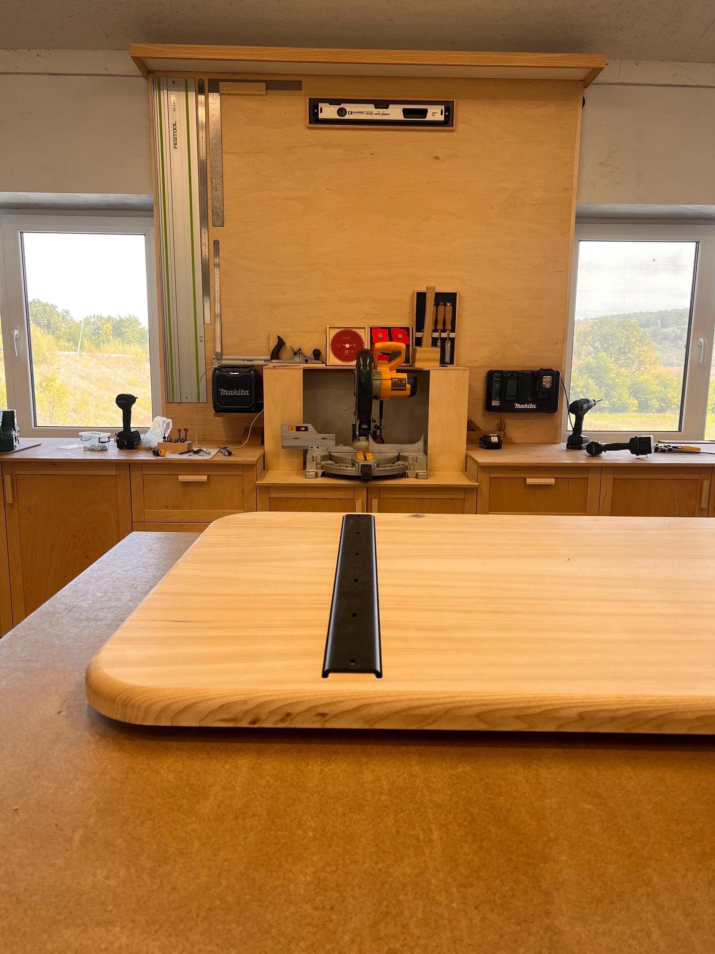 Strong Steel C Channels for Reinforcing Wooden Tabletops, Durable Countertop Support Brackets, c-profile to hold wooden tabletop